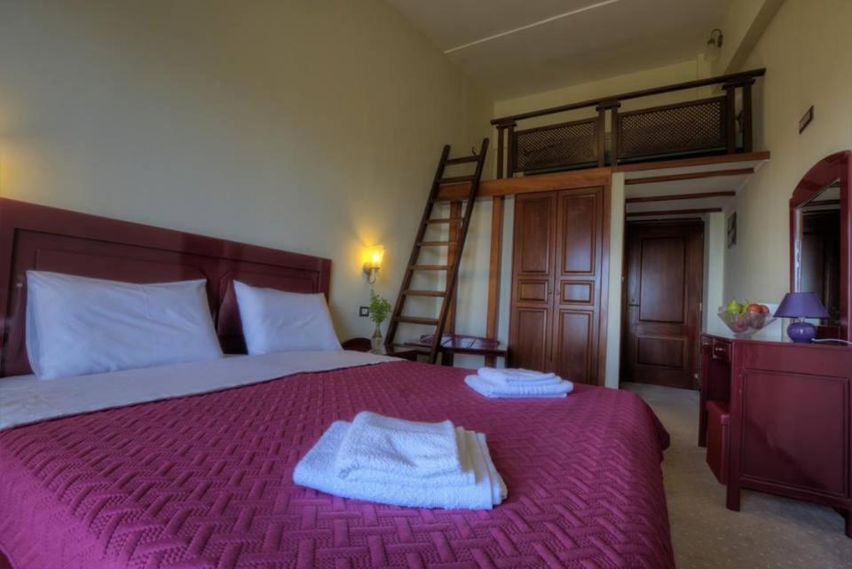 Hotel Isaraiko Spiti Agia Theodora Isaris Exterior foto
